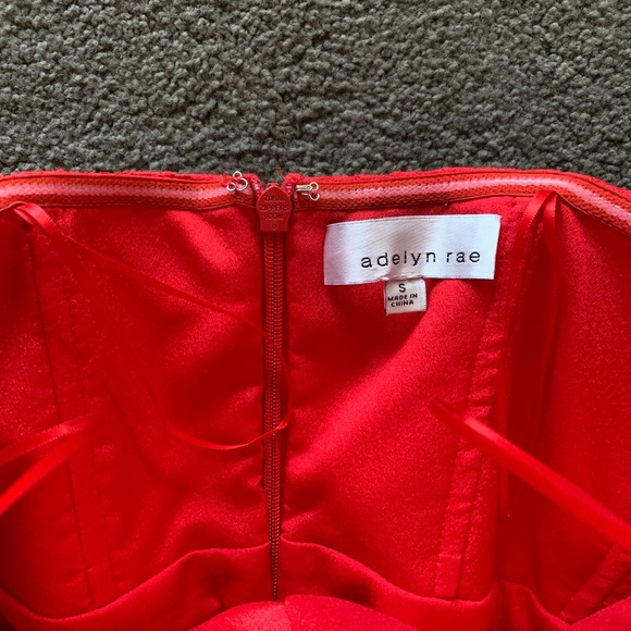 Strapless, lace bodycon dress - Picture 4 of 11